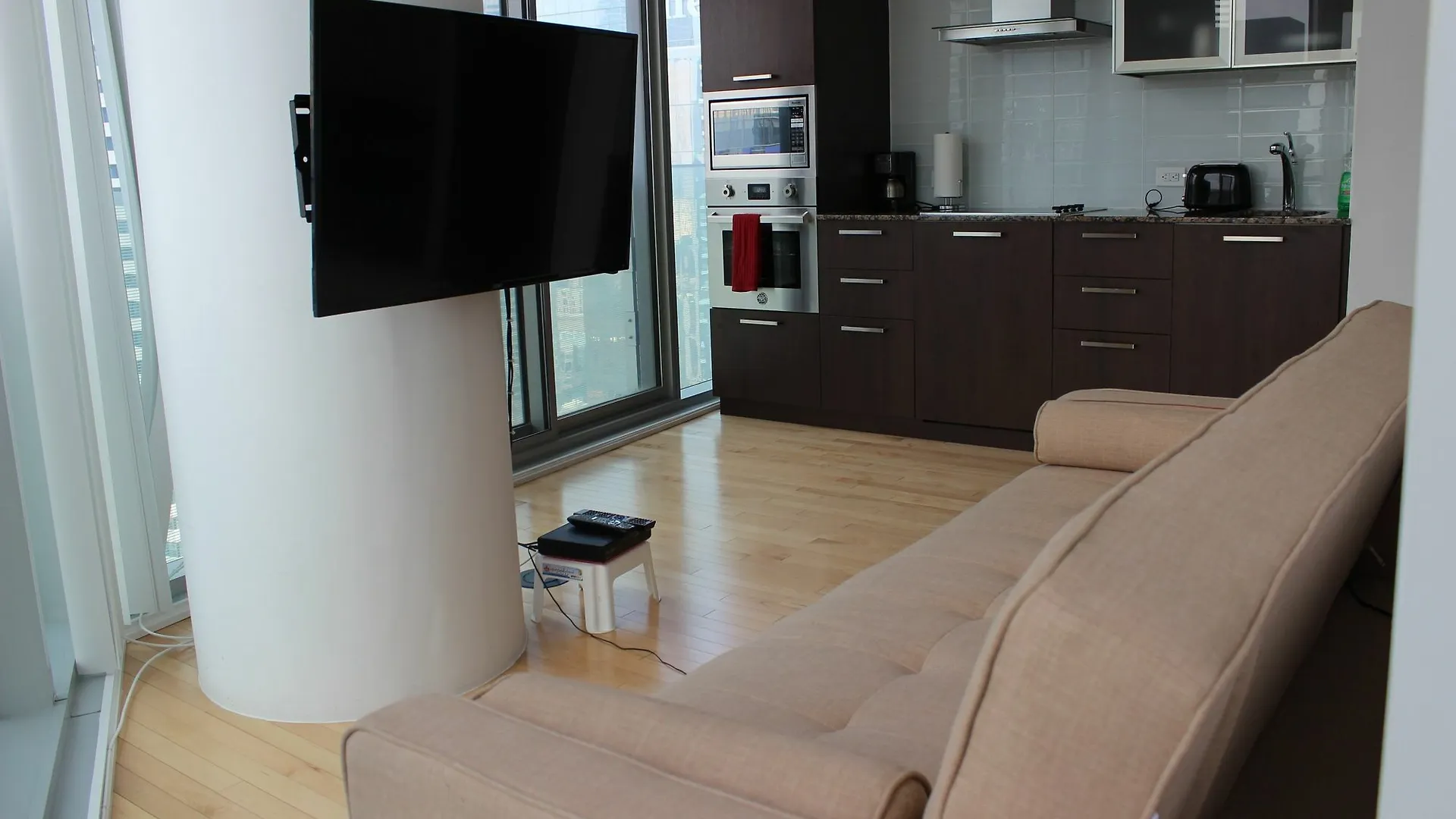 **** Hotel The Corporate Suites - Ice Condos Toronto Canada
