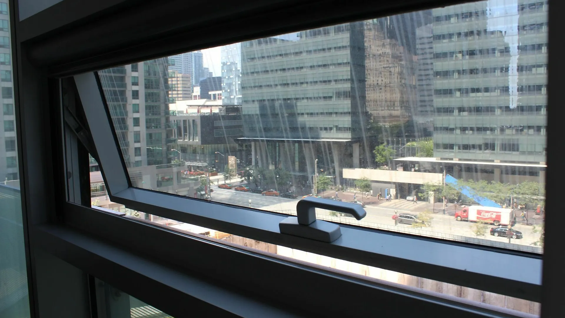 **** Hotel The Corporate Suites - Ice Condos Toronto Canada
