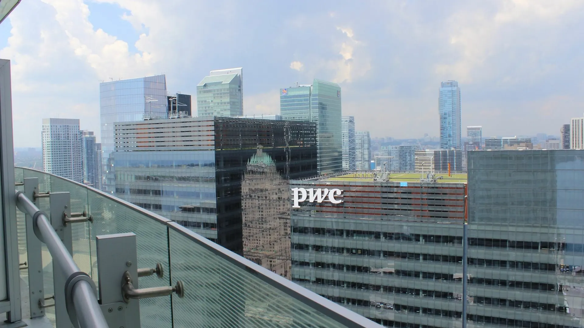 Hotel The Corporate Suites - Ice Condos Toronto