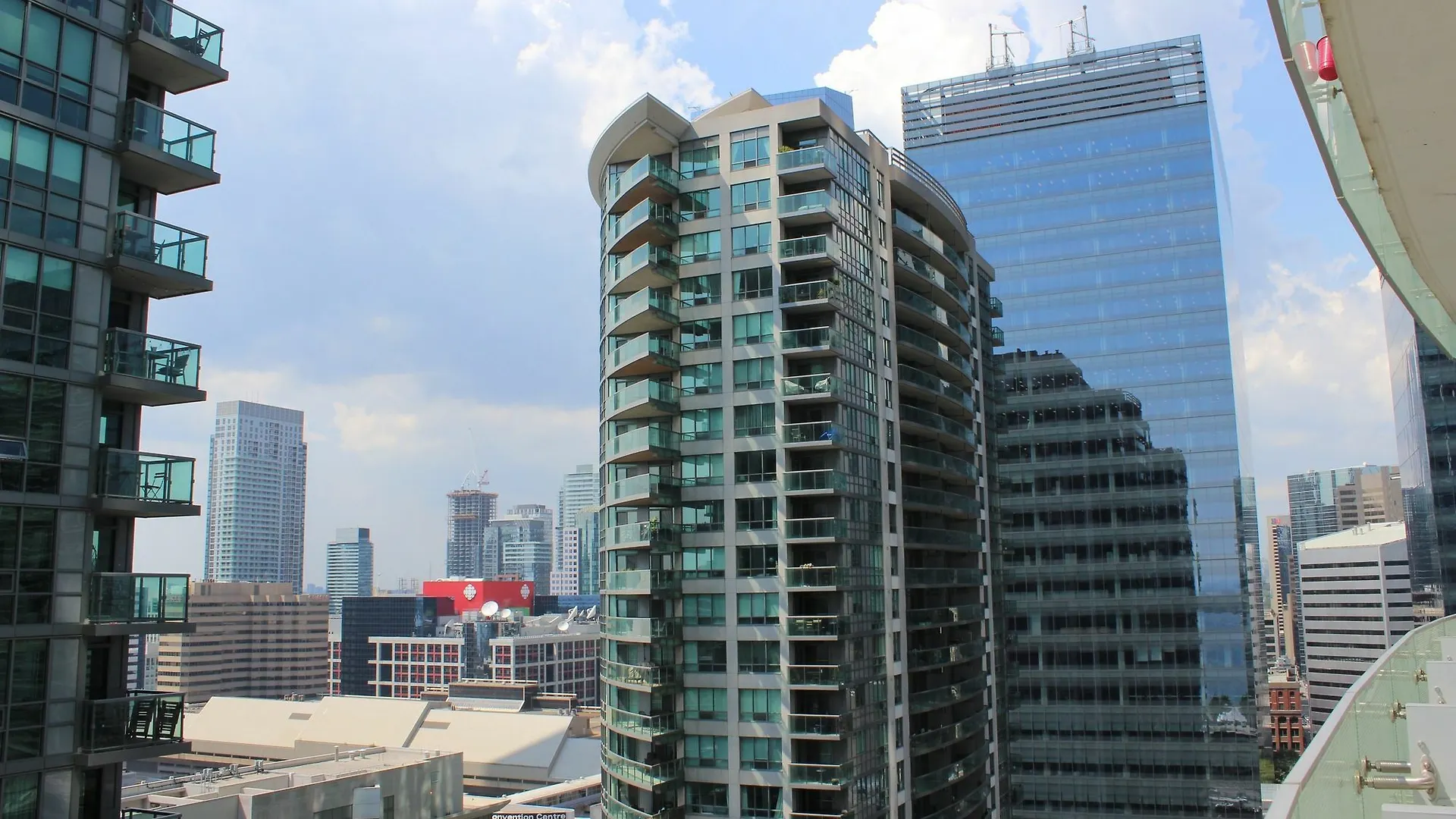 Hotel The Corporate Suites - Ice Condos Toronto