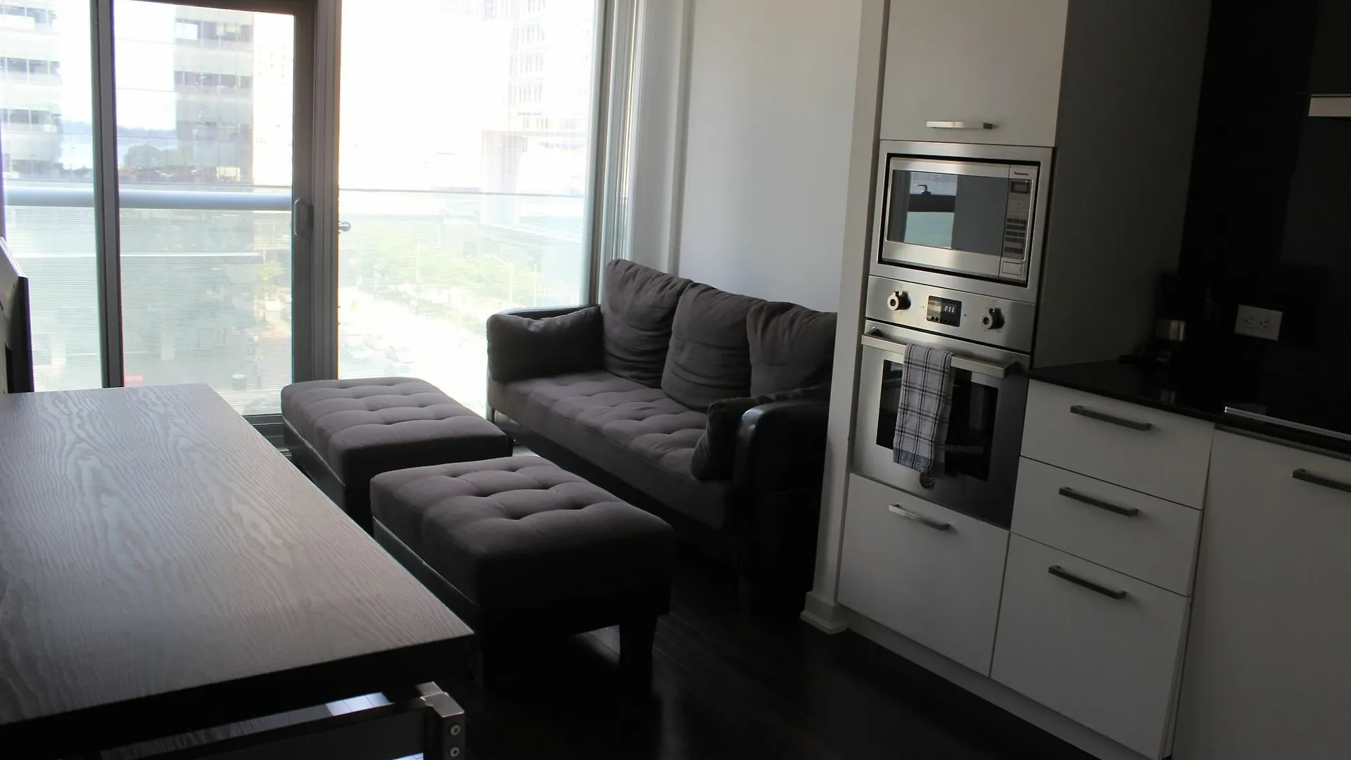 Hotel The Corporate Suites - Ice Condos Toronto