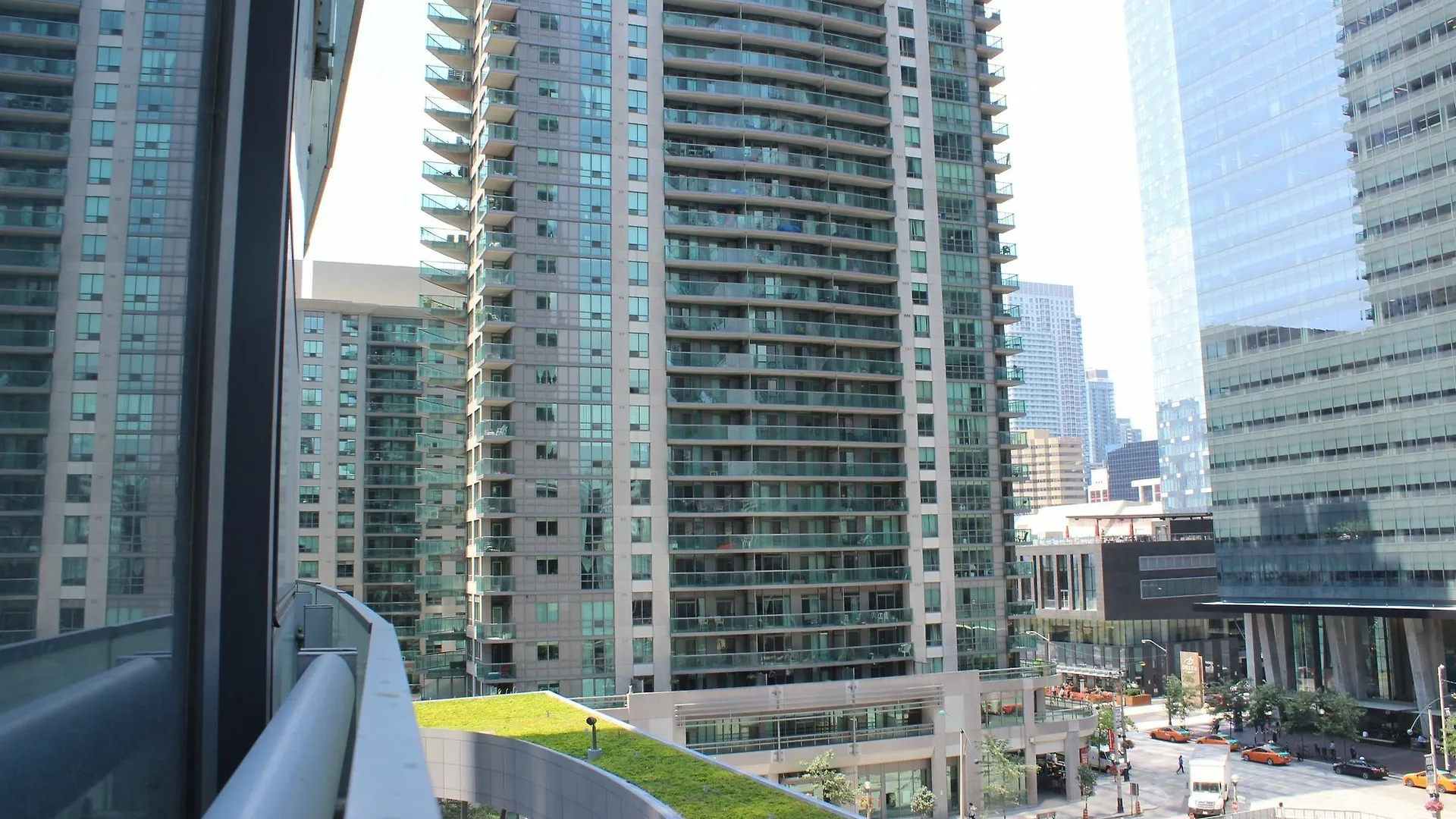 Hotel The Corporate Suites - Ice Condos Toronto